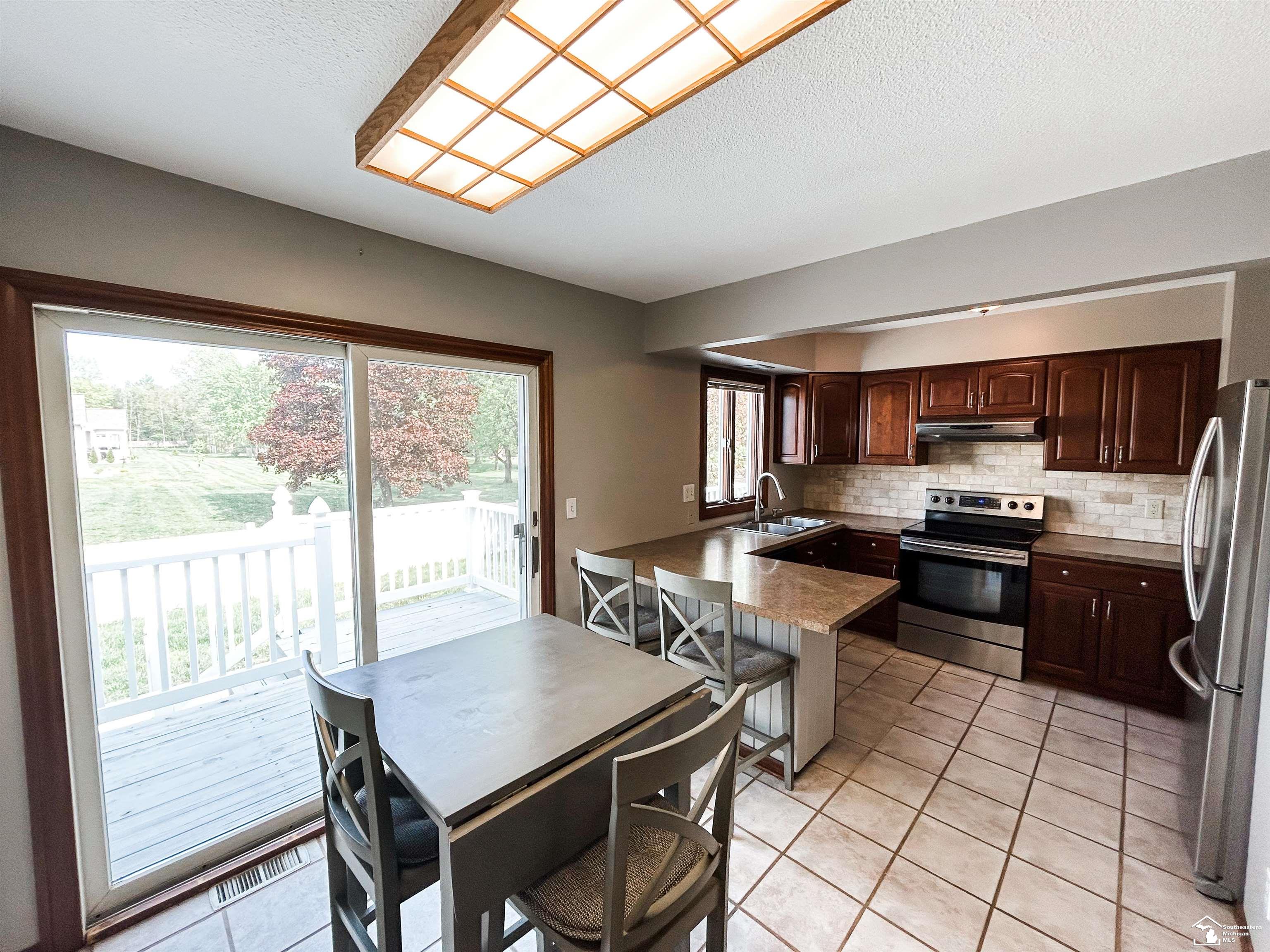 7624 Adler Road Lambertville, MI 48144 - Photo 10 of 64 50109796-9.JPG