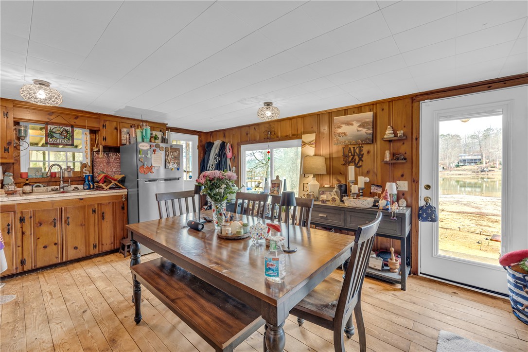 335 Time Out Place Tamassee, SC 29686 - Photo 3 of 49 Kitchen and dining area