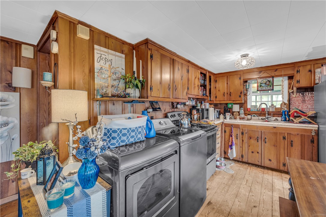 335 Time Out Place Tamassee, SC 29686 - Photo 4 of 49 Kitchen and dining area