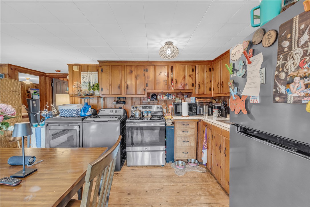 335 Time Out Place Tamassee, SC 29686 - Photo 5 of 49 Kitchen and dining area