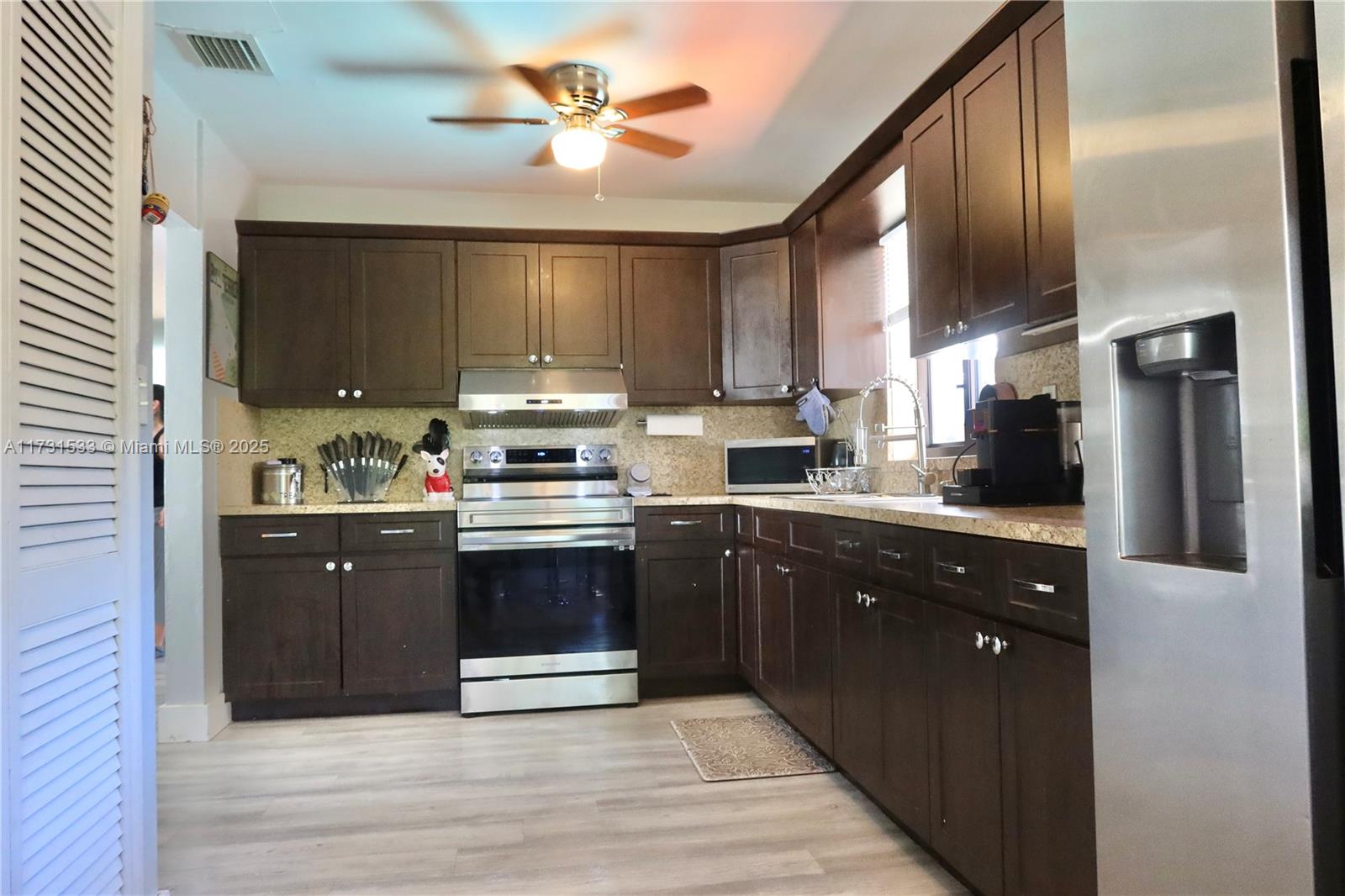 20600 Southwest 116th Road Miami, FL 33177 - Photo 14 of 34