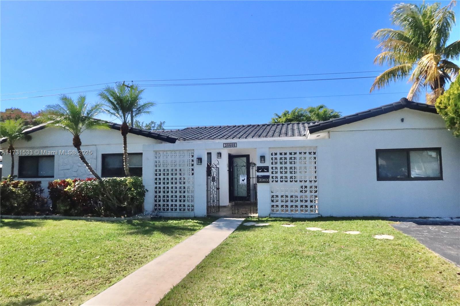 20600 Southwest 116th Road Miami, FL 33177 - Photo 4 of 34