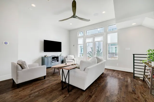 $3,700 | 5622 Kiam Street, Unit F, Houston, TX 77007