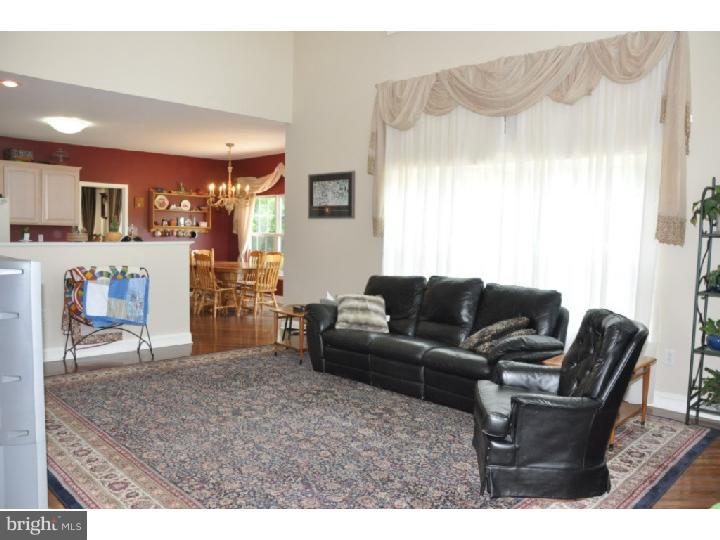 8 Ridgeview Road Delran, NJ 08075 - Photo 12 of 25 Family Room