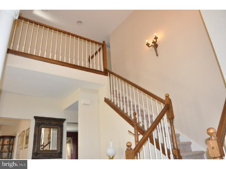 8 Ridgeview Road Delran, NJ 08075 - Photo 3 of 25 Foyer