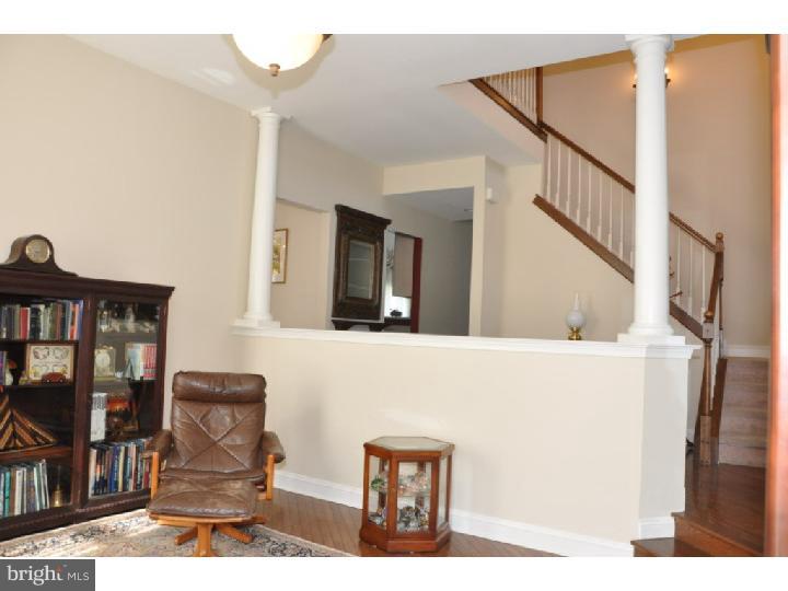 8 Ridgeview Road Delran, NJ 08075 - Photo 4 of 25 Living Room