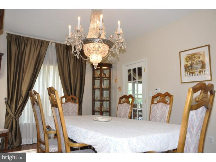 8 Ridgeview Road Delran, NJ 08075 - Photo 7 of 25 Dining Room
