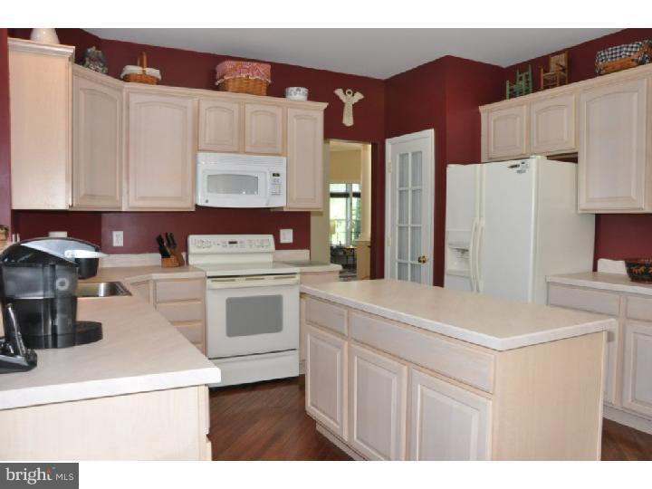 8 Ridgeview Road Delran, NJ 08075 - Photo 8 of 25 Kitchen