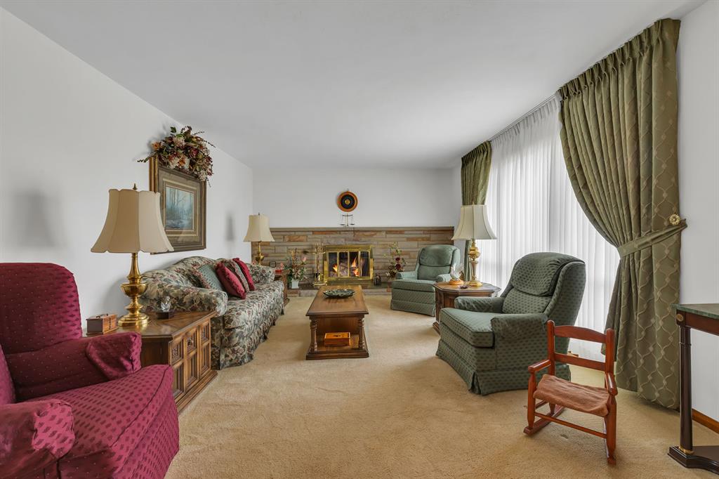 452 Center Grange Road Monaca, PA 15061 - Photo 5 of 34 living room