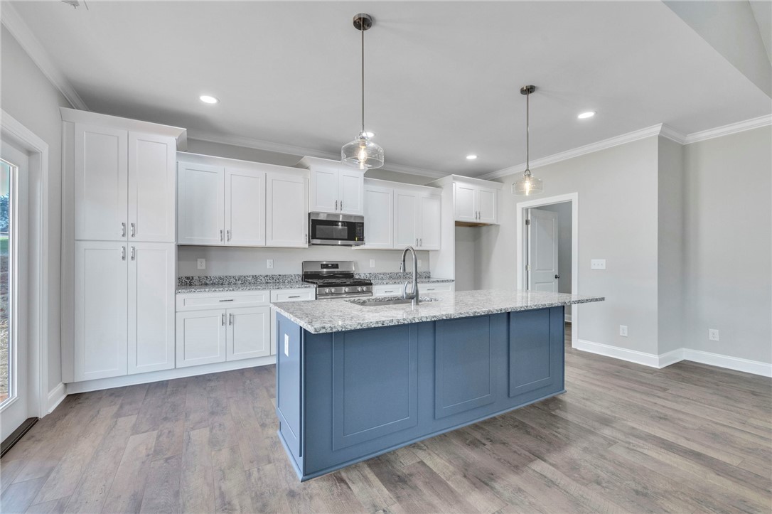 2009 Aberdeen Lane Walhalla, SC 29691 - Photo 8 of 43 This kitchen features a central island, modern appliances, and ample cabinet space.