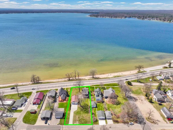 $439,000 | 407 Lakeshore Drive, Lake City, MI 49651