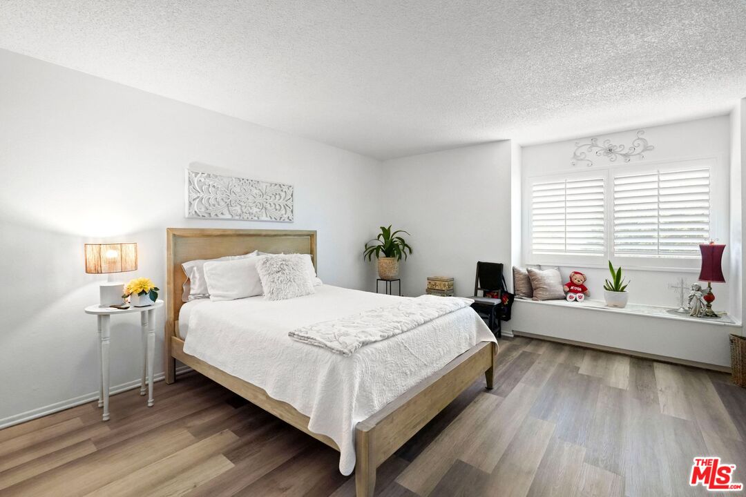 18560 Vanowen Street, Unit 15 Reseda, CA 91335 - Photo 12 of 23