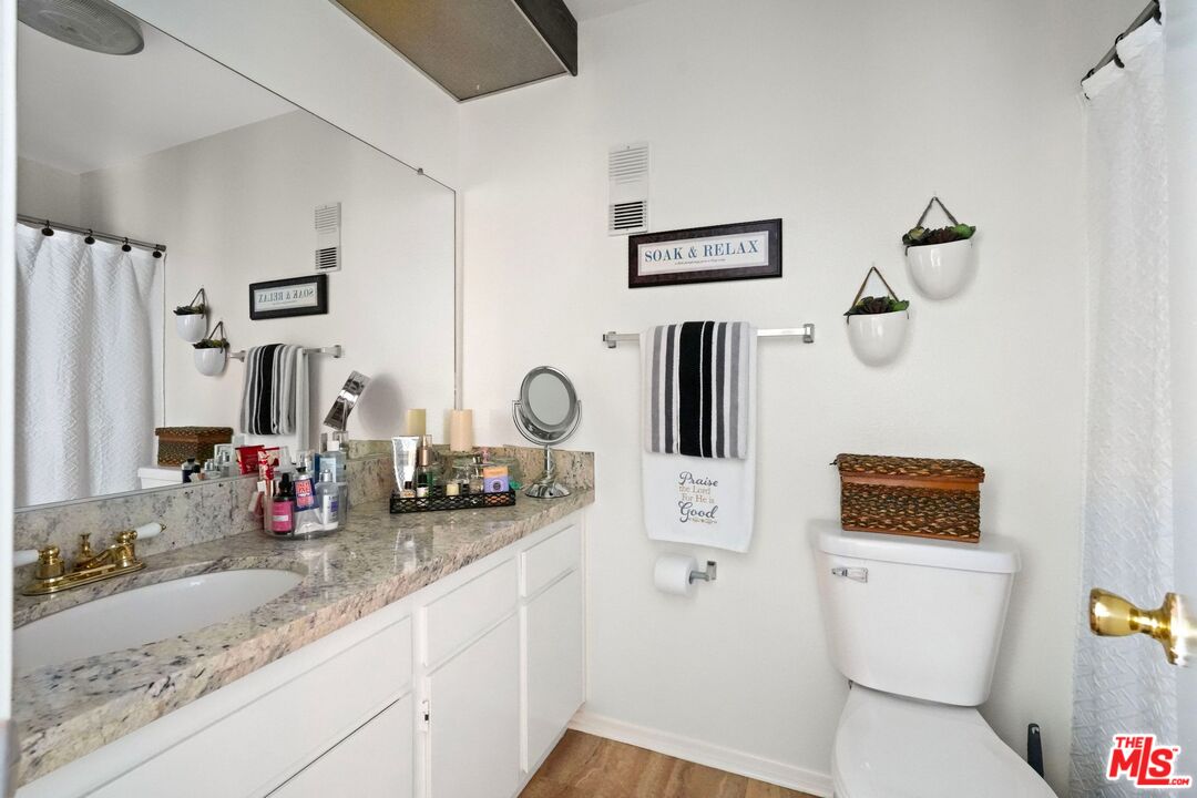 18560 Vanowen Street, Unit 15 Reseda, CA 91335 - Photo 14 of 23