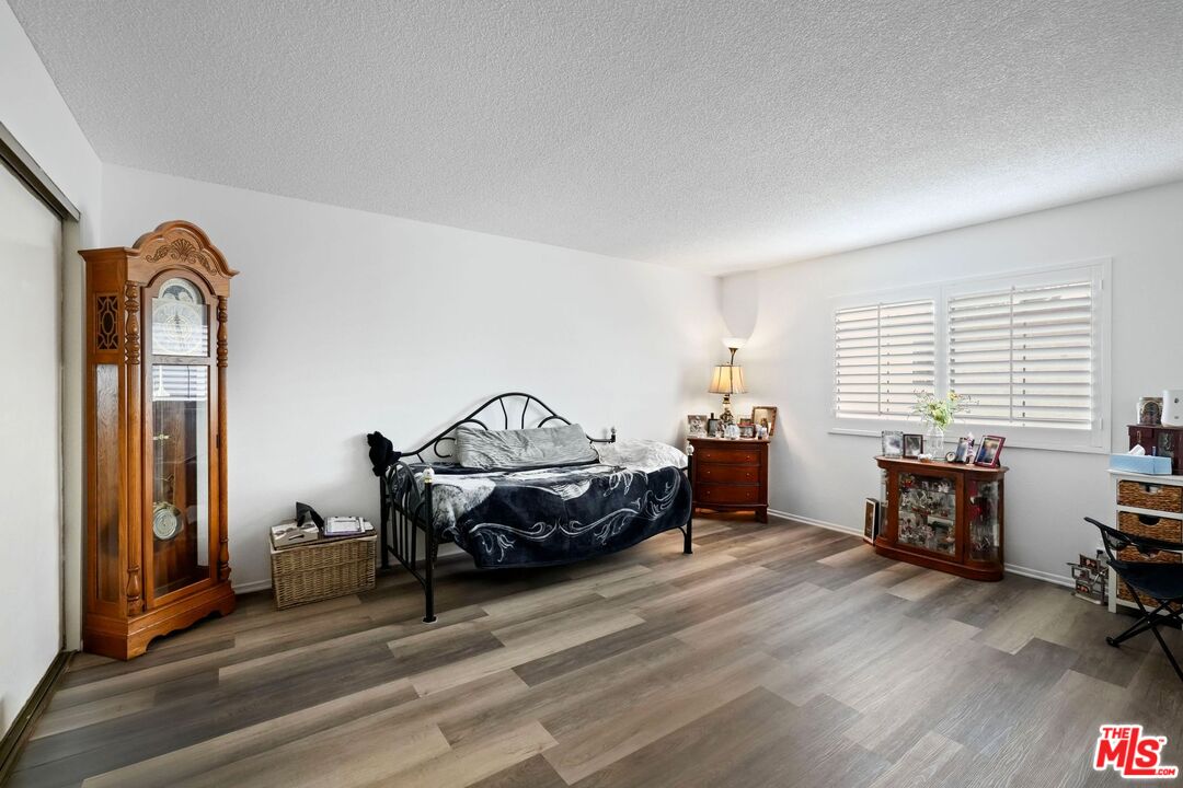 18560 Vanowen Street, Unit 15 Reseda, CA 91335 - Photo 17 of 23