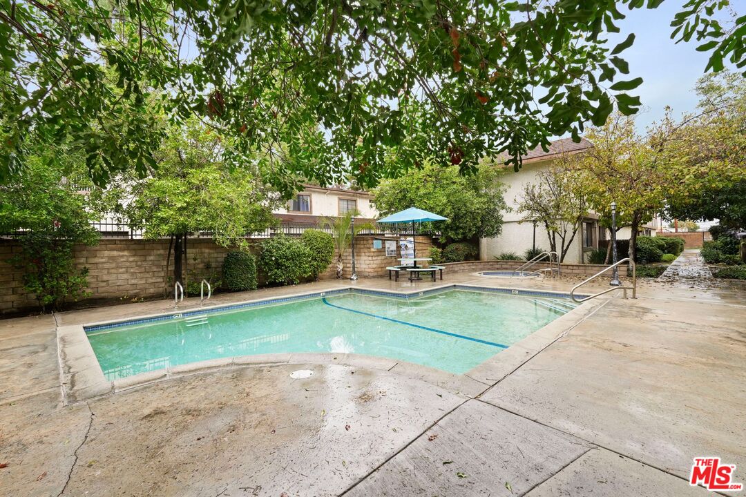 18560 Vanowen Street, Unit 15 Reseda, CA 91335 - Photo 20 of 23