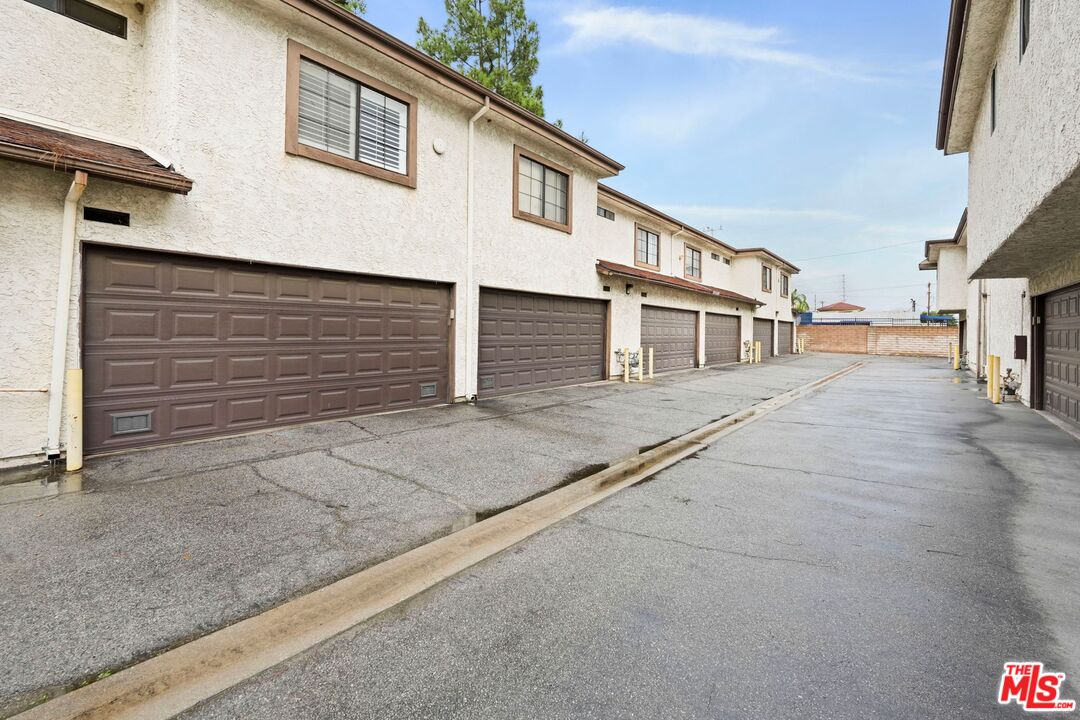 18560 Vanowen Street, Unit 15 Reseda, CA 91335 - Photo 21 of 23