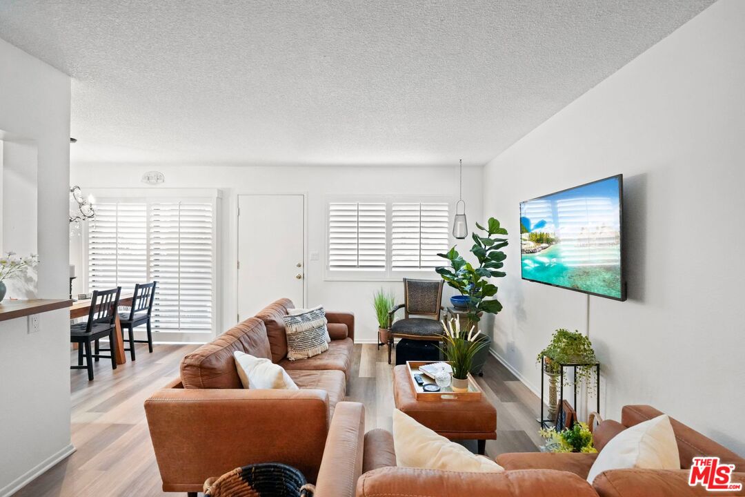 18560 Vanowen Street, Unit 15 Reseda, CA 91335 - Photo 4 of 23