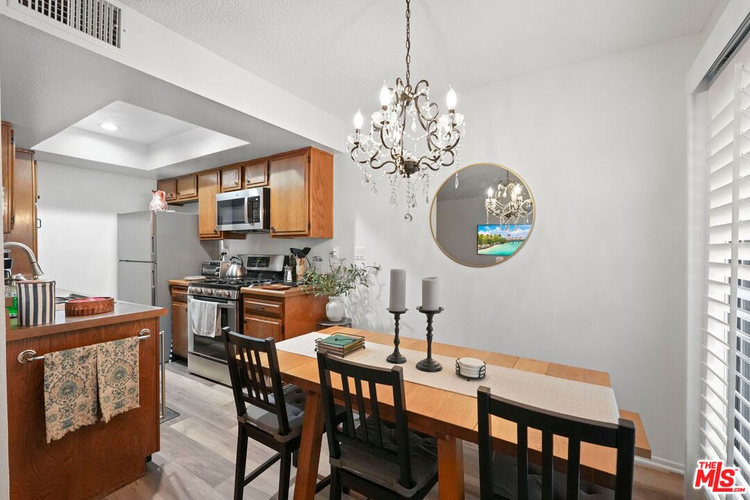 18560 Vanowen Street, Unit 15 Reseda, CA 91335 - Photo 7 of 23