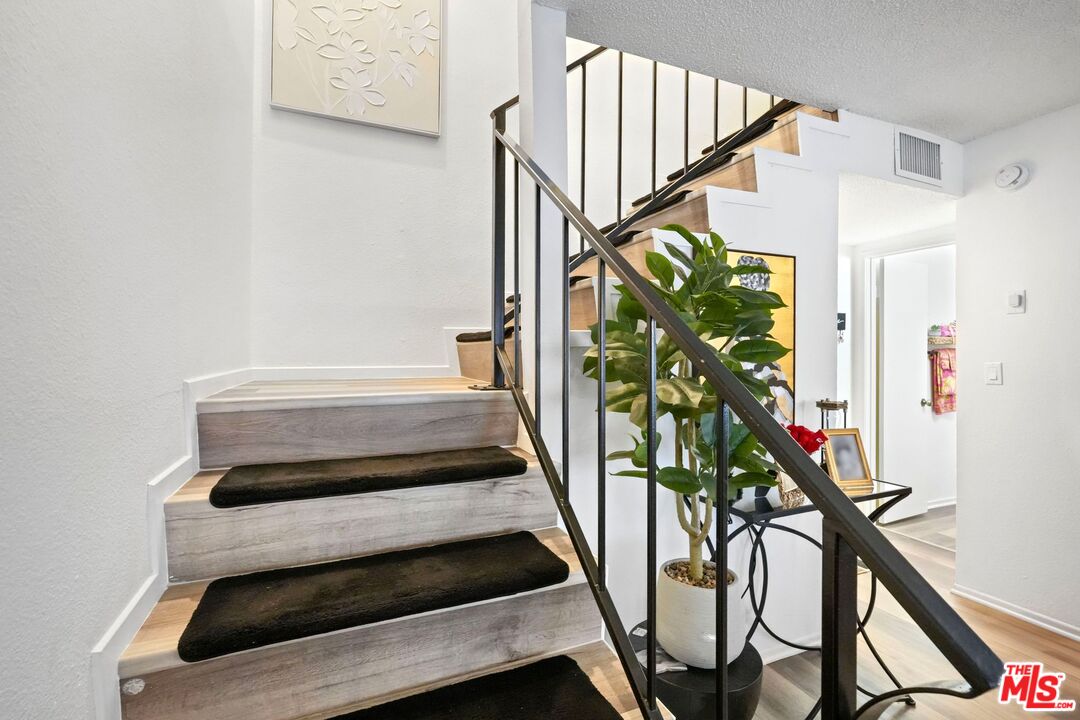 18560 Vanowen Street, Unit 15 Reseda, CA 91335 - Photo 10 of 23