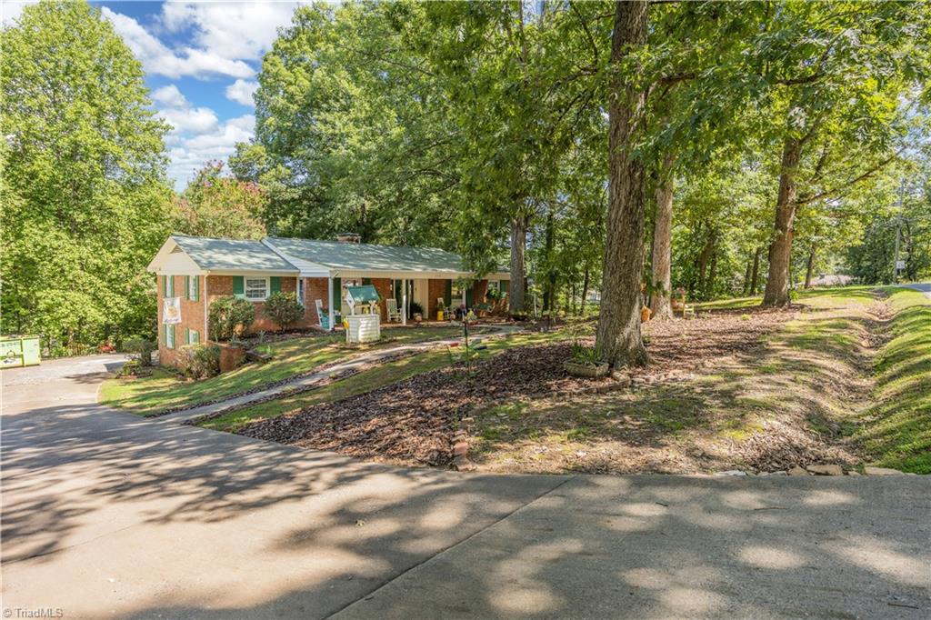 328 Oakgrove Road Asheboro, NC 27205 - Photo 5 of 47 Gallery Image 5