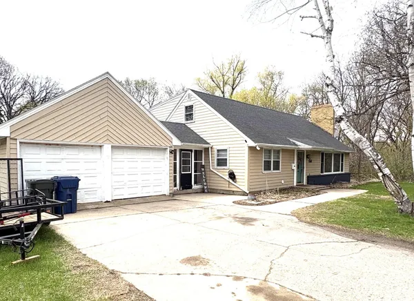 $329,000 | 1039 West Summit Avenue, Fergus Falls, MN 56537