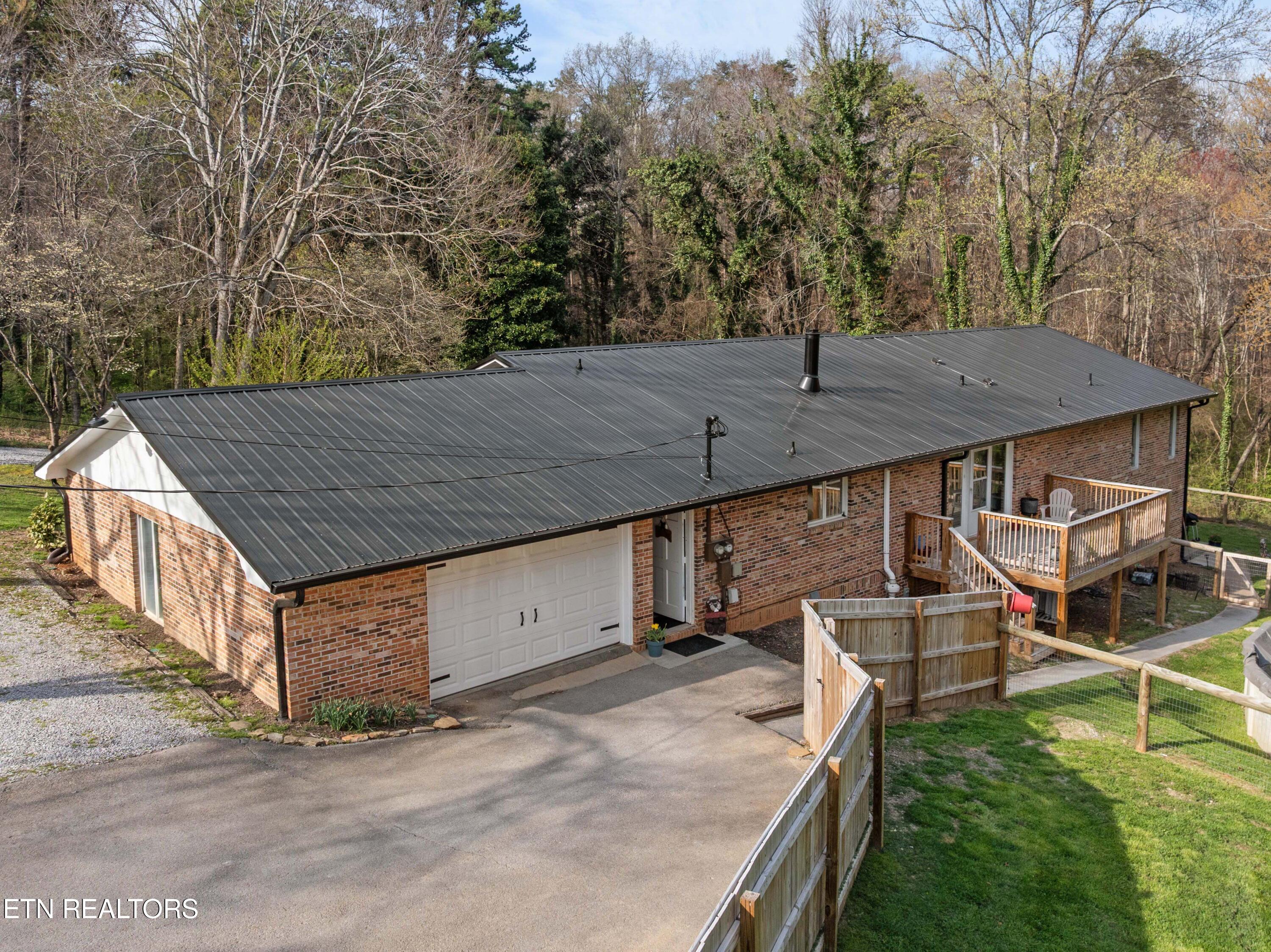 6720 Ridgeview Road Knoxville, TN 37918 - Photo 2 of 32 Back