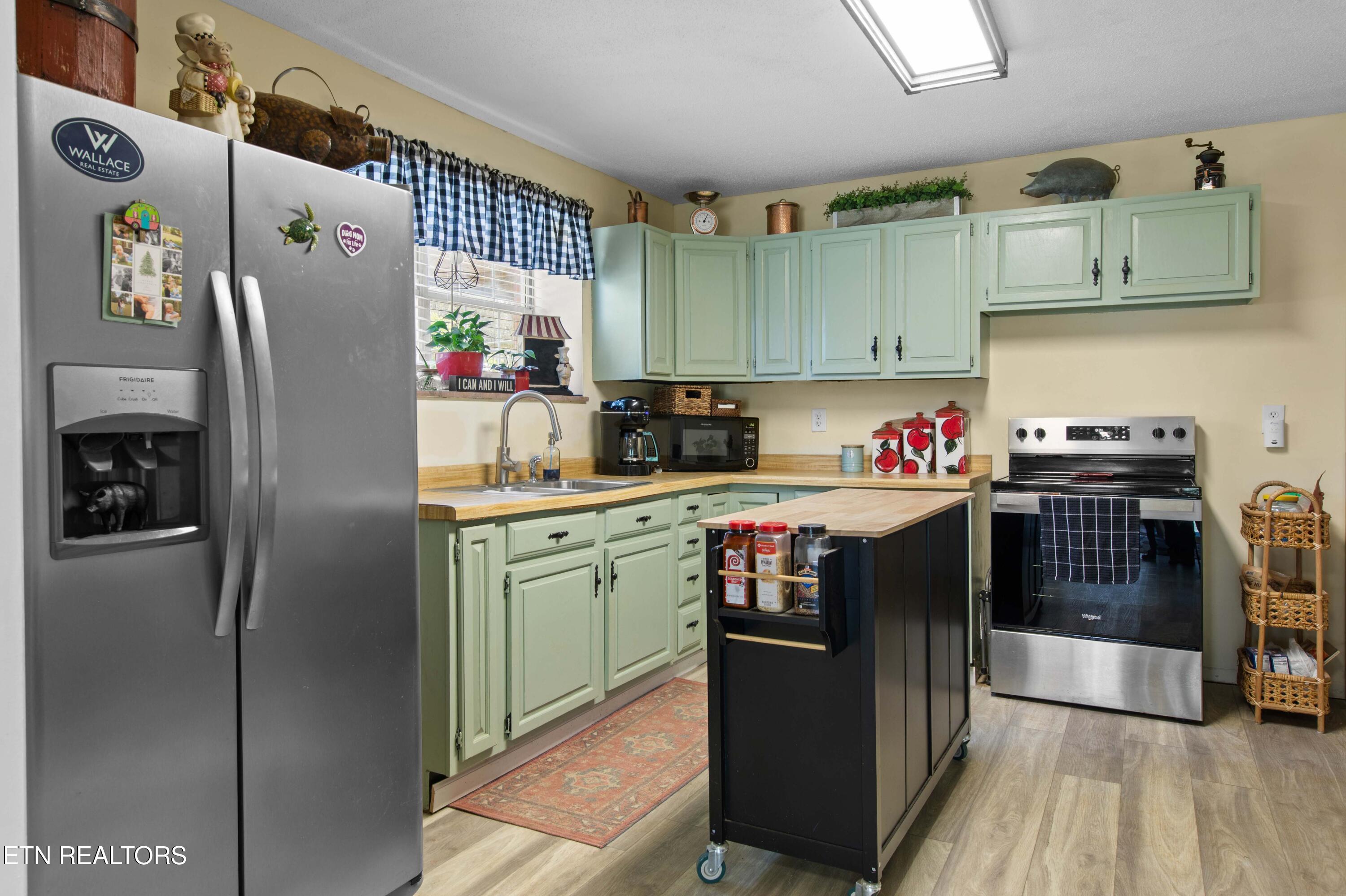 6720 Ridgeview Road Knoxville, TN 37918 - Photo 23 of 32 Basement Kitchen