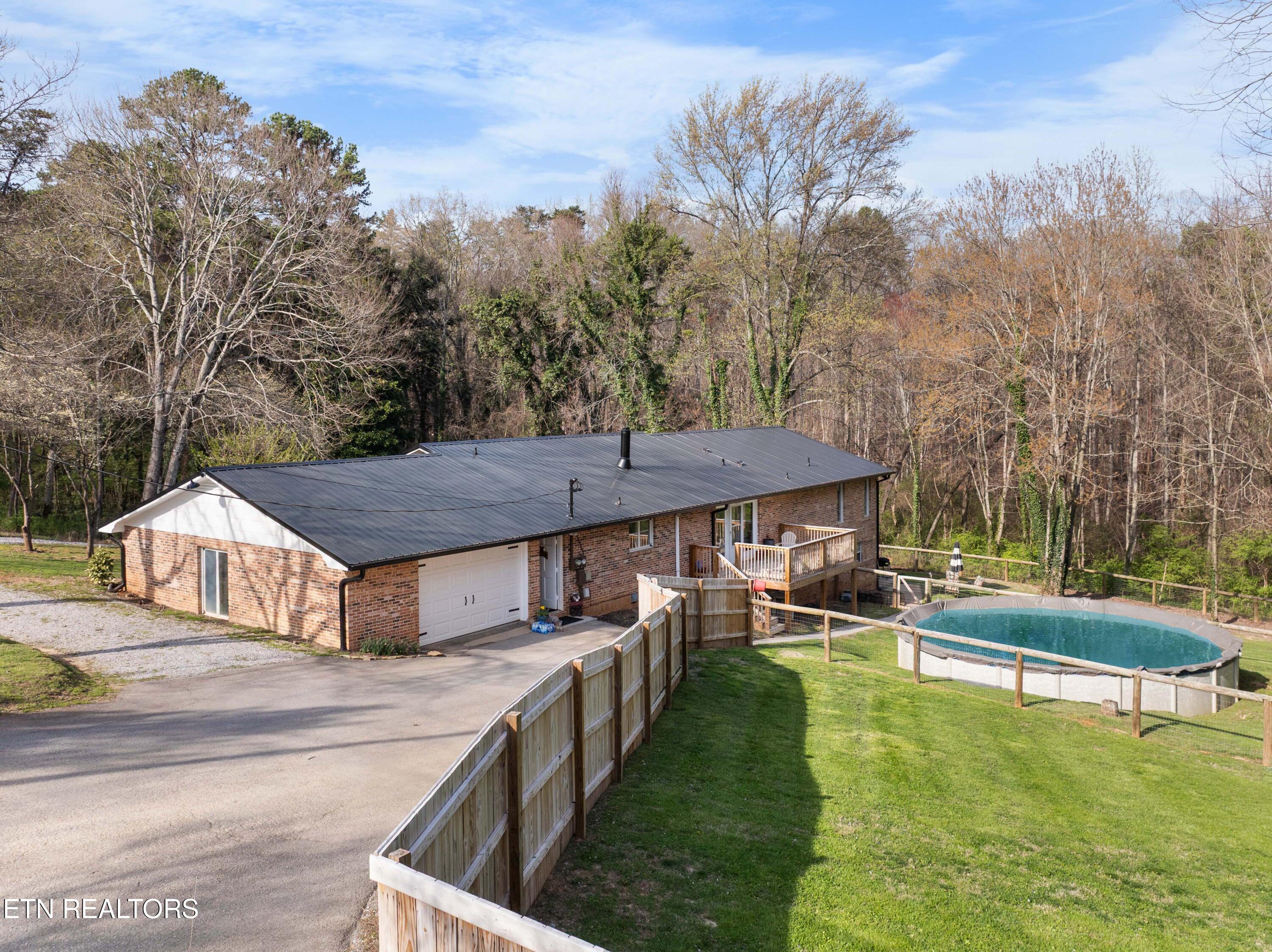 6720 Ridgeview Road Knoxville, TN 37918 - Photo 31 of 32 Yard