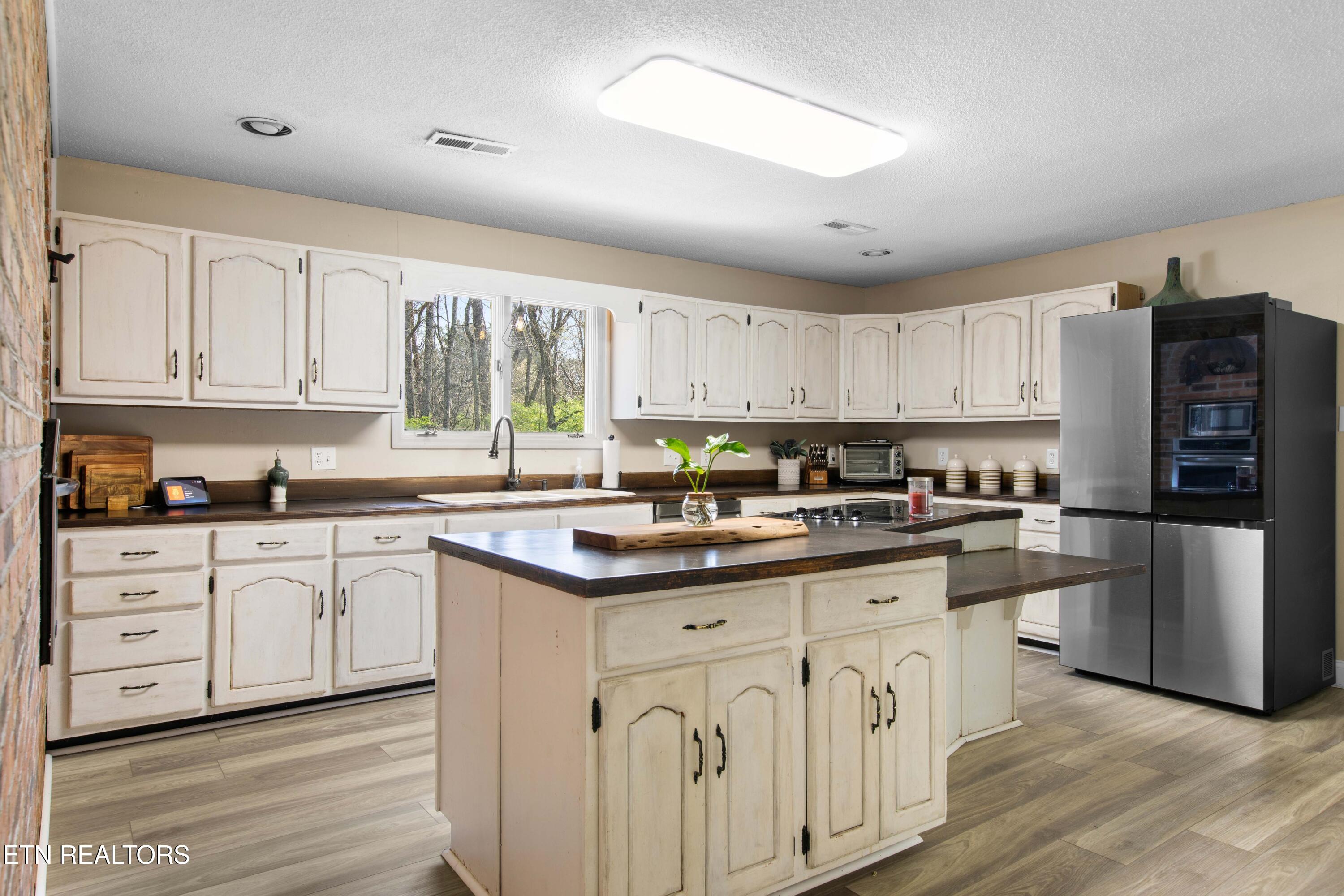 6720 Ridgeview Road Knoxville, TN 37918 - Photo 8 of 32 Main Kitchen
