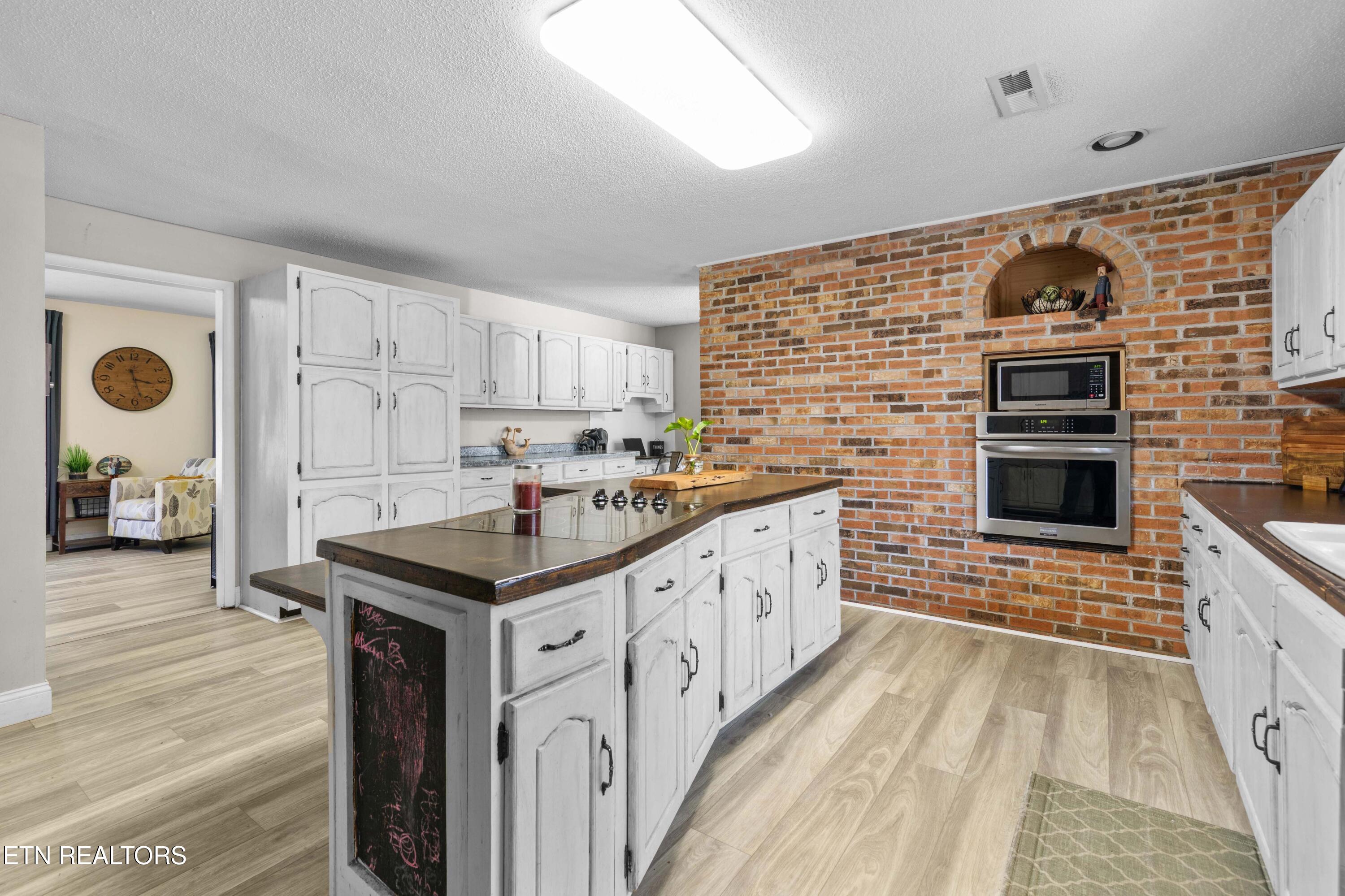 6720 Ridgeview Road Knoxville, TN 37918 - Photo 9 of 32 Main Kitchen
