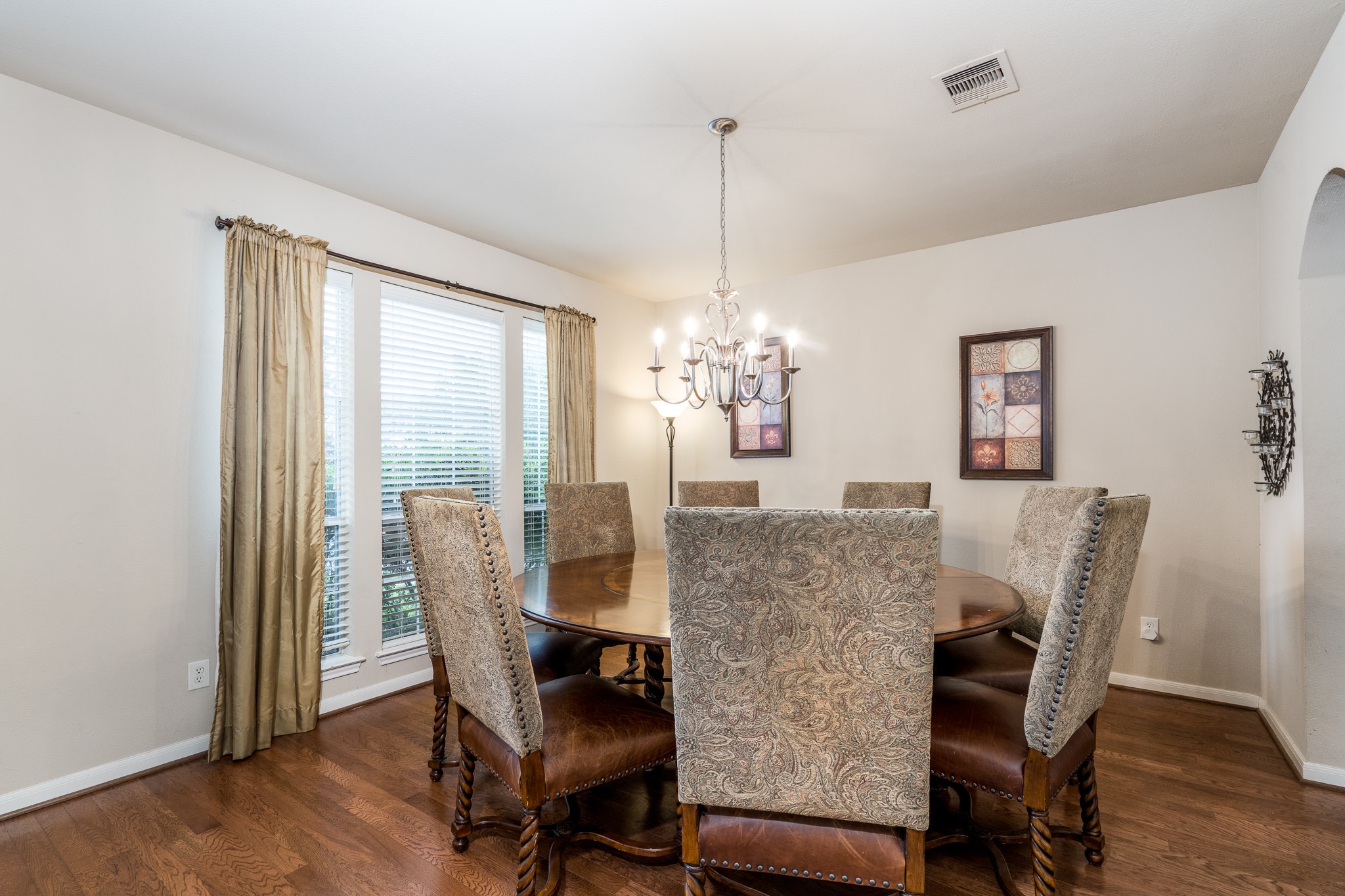 907 Colorado Springs Court Spring, TX 77373 - Photo 5 of 34 The dining room is a generous size!