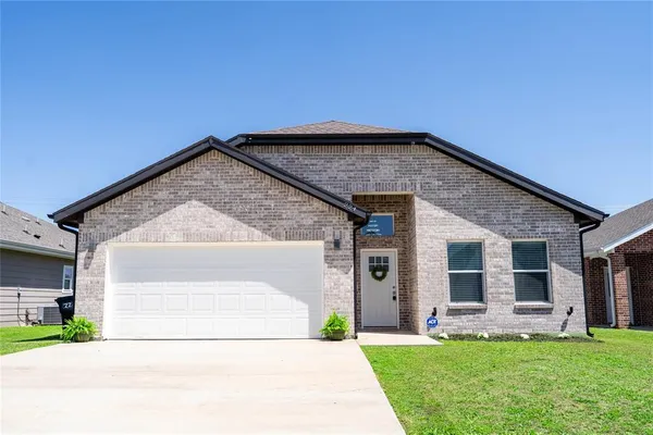 a front view of house with yard