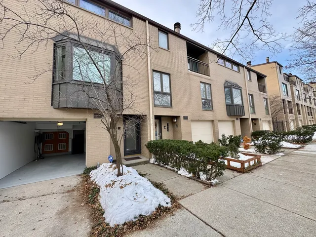 $8,500 | 1628 North Mohawk Street, Chicago, IL 60614