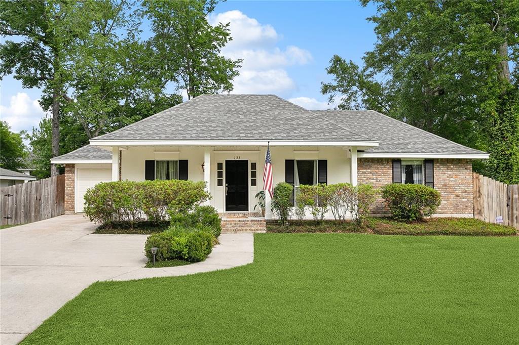 133 Live Oak Street Mandeville, LA 70448 - Photo 2 of 29