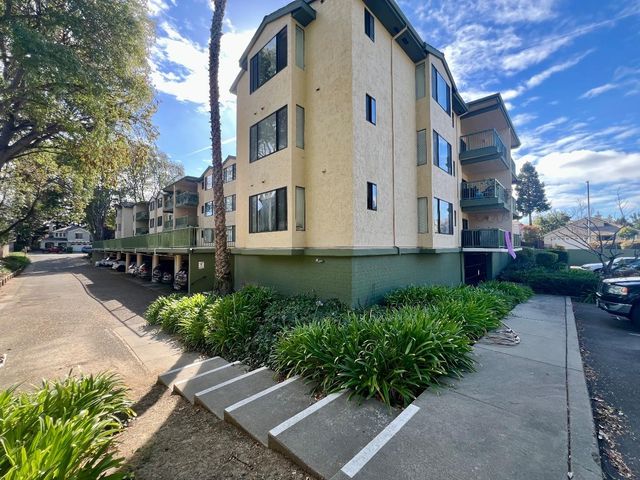 a view of entryway with stairs