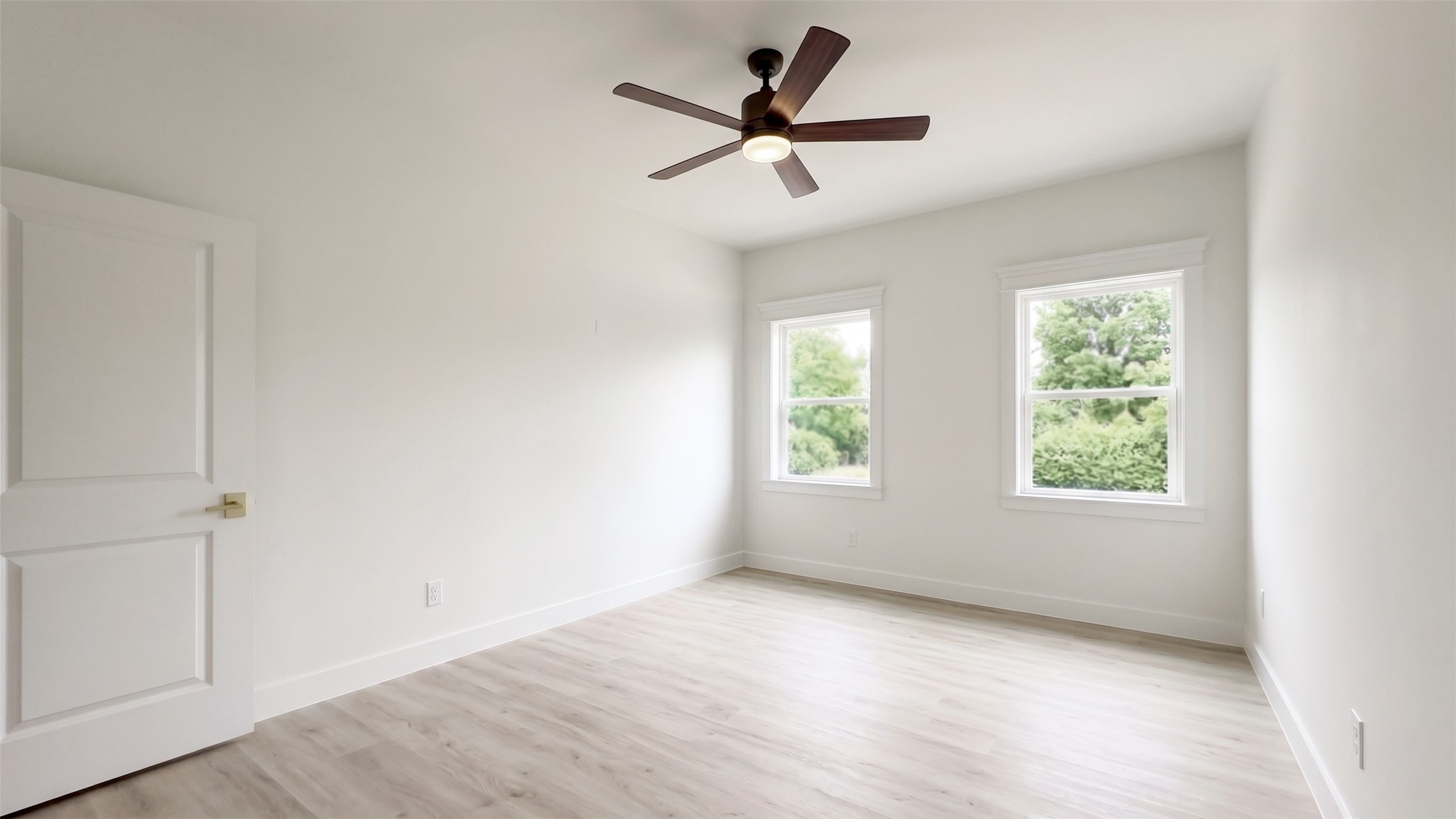 823 North Loop Houston, TX 77022 - Photo 14 of 23 a view of empty room with ceiling fan