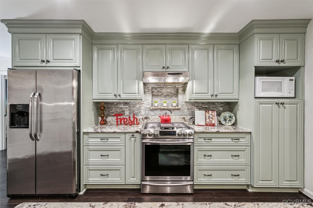 4704 Lady Slipper Path Williamsburg, VA 23188 - Photo 19 of 50 a kitchen with stainless steel appliances granite countertop a refrigerator and a stove