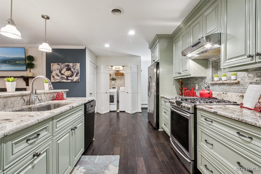 4704 Lady Slipper Path Williamsburg, VA 23188 - Photo 21 of 50 a kitchen with a sink stove and refrigerator