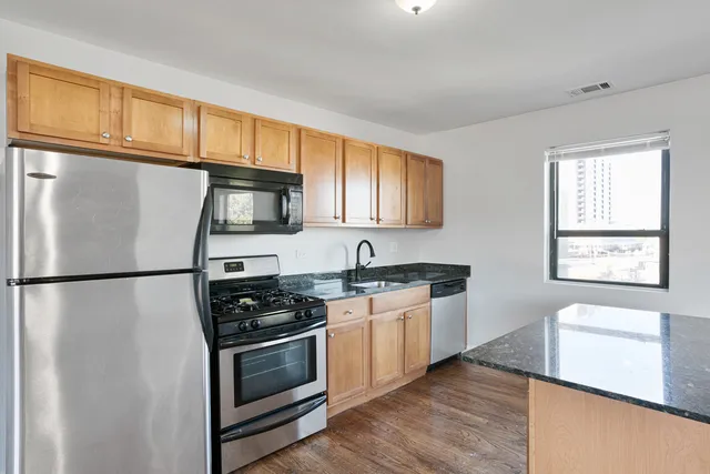 $2,300 | 7616 North Marshfield Avenue, Unit 407, Chicago, IL 60626