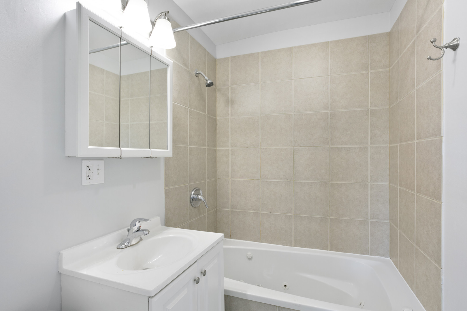 7616 North Marshfield Avenue, Unit 407 Chicago, IL 60626 - Photo 10 of 13