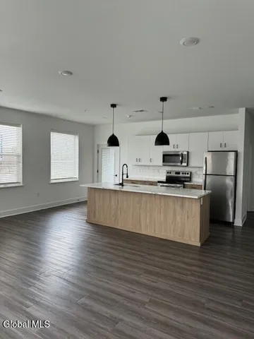 $2,455 | 580 Columbia Turnpike, Unit 201, East Greenbush, NY 12061