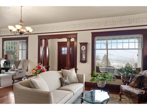 $450,000 | 837 Southeast Watson Lane, Roseburg, OR 97470