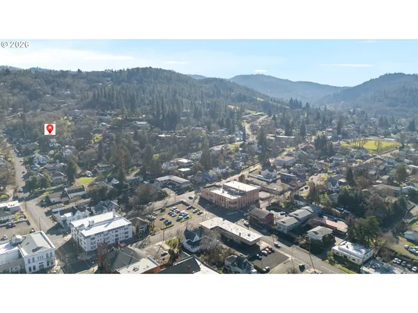 $450,000 | 837 Southeast Watson Lane, Roseburg, OR 97470