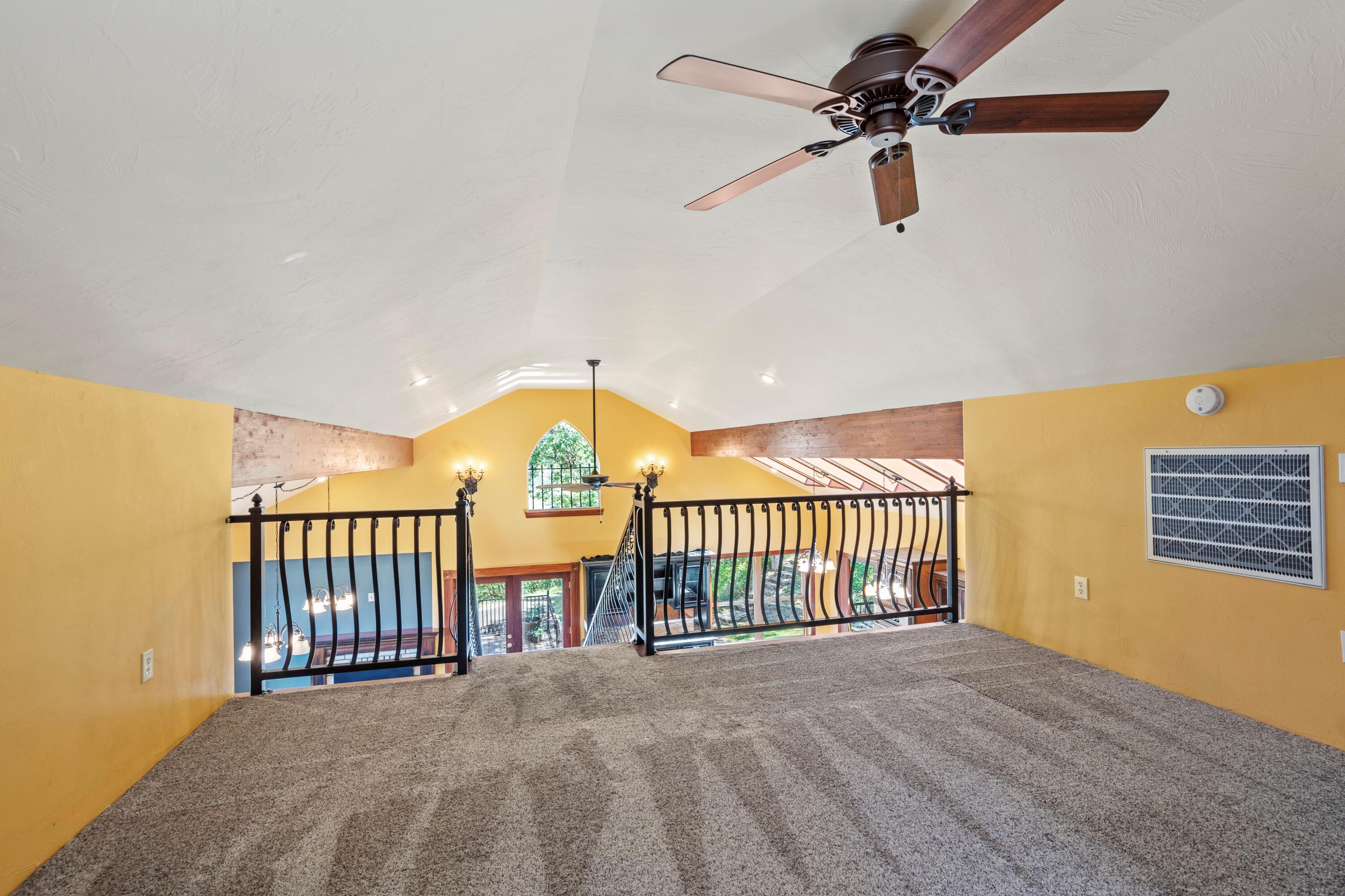 6397 Pioneer Road Medford, OR 97501 - Photo 15 of 44 Loft