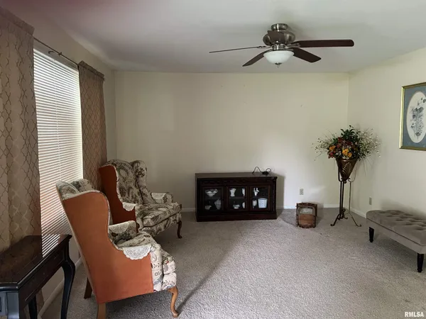 $185,000 | 7 Southvale Drive, Jacksonville, IL 62650
