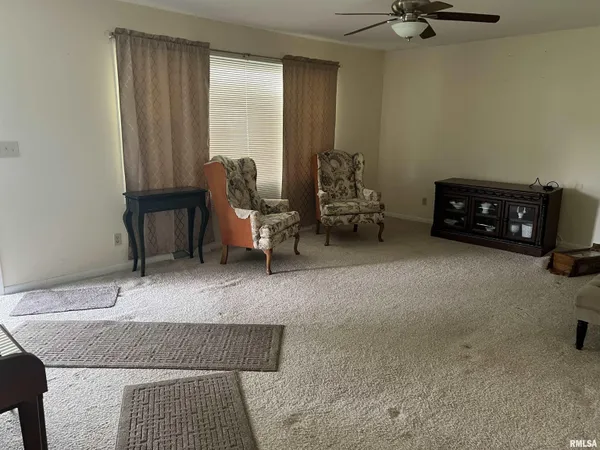 $185,000 | 7 Southvale Drive, Jacksonville, IL 62650