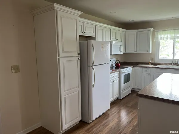 $185,000 | 7 Southvale Drive, Jacksonville, IL 62650