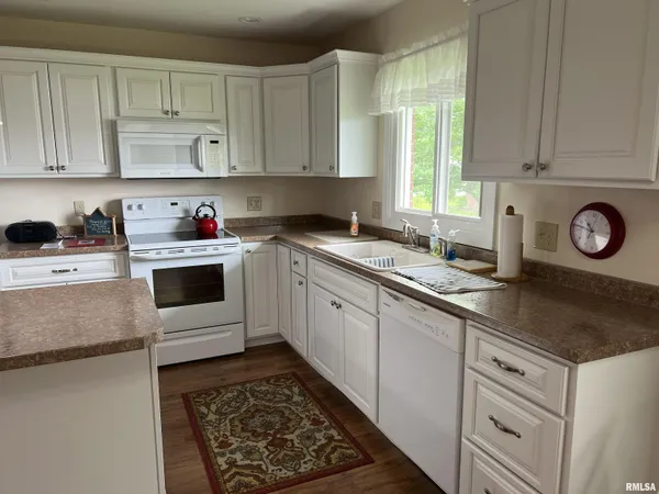 $185,000 | 7 Southvale Drive, Jacksonville, IL 62650