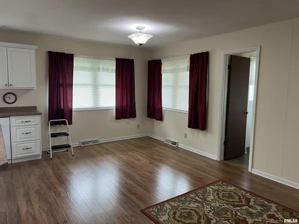 $185,000 | 7 Southvale Drive, Jacksonville, IL 62650