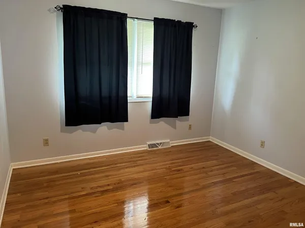 $185,000 | 7 Southvale Drive, Jacksonville, IL 62650
